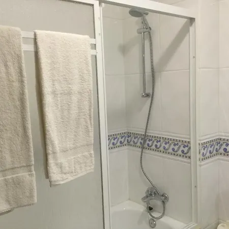 Olinda's Two Bedroom * 라고스
