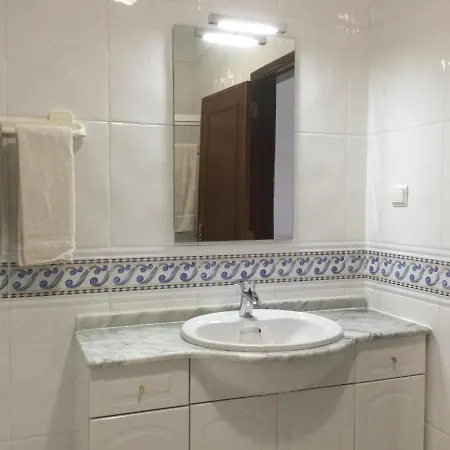 Olinda's Two Bedroom * 라고스